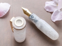 wancher-PuCHiCho-snow-white-fountain-pen-5.jpg